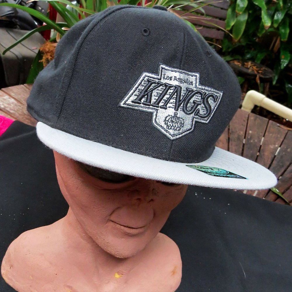 Vtg NHL LA Kings Script 47 Leather Strapback Hat